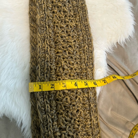 Crocheted Scarf and Hat Set by Quagga - Picture 10 of 13